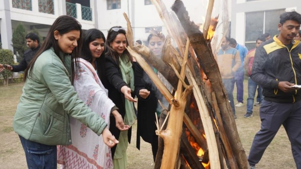Lohri festival celebrated with enthusiasm and tradition in Lingayas Vidyapeeth Lohri festival celebrated with enthusiasm and tradition in Lingayas Vidyapeeth HIMACHAL HEADLINES