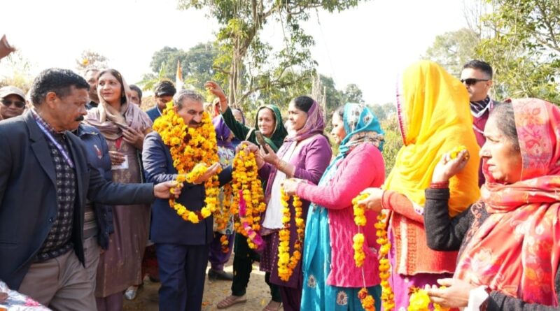 Sukhu launches the 'Sarkar Gaon ke Dwar' program at Galore in Hamirpur  HIMACHAL HEADLINES