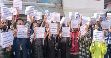 Failing to get relief from COM assurance: Two lakh JOA-IT aspirants on the road  HIMACHAL HEADLINES