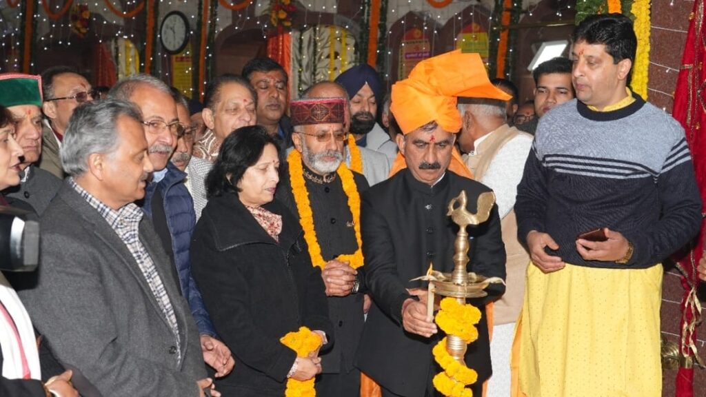 CM Sukhu lights diyas as 24-hour ‘Akhand Path’ begins at Ram Mandir HIMACHAL HEADLINES