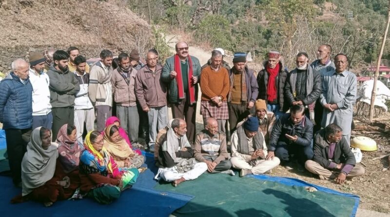 Himachal Kisan Sabha shows solidarity with four-lane affected families HIMACHAL HEADLINES