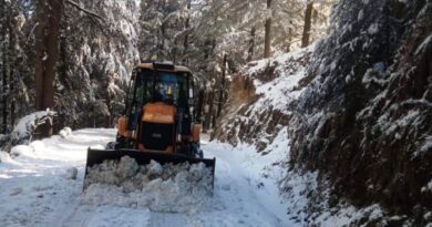 Kufri Chail Road closed due to snowfall - likely to open by Saturday HIMACHAL HEADLINES