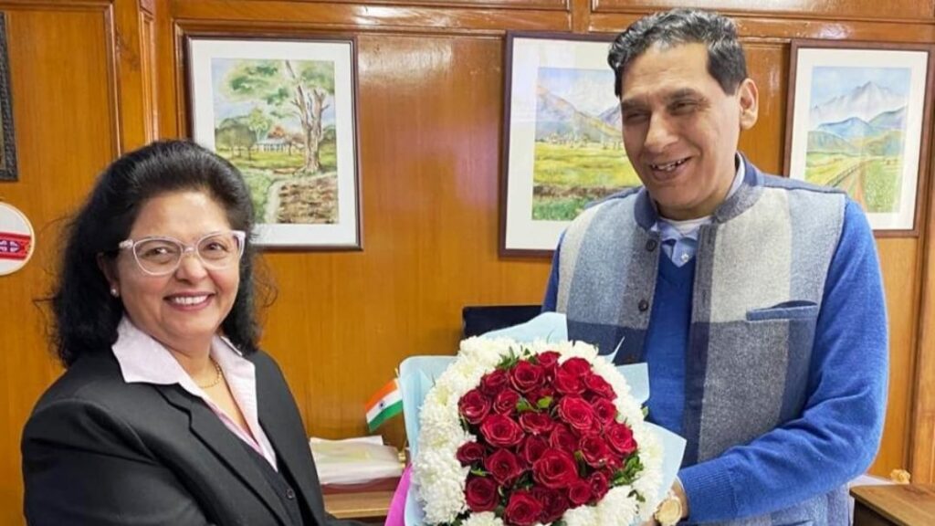 Smt. Geeta Kapur, CMD, SJVN met Chief Secretary of Himachal Pradesh Smt. Geeta Kapur, CMD, SJVN met Chief Secretary of Himachal Pradesh HIMACHAL HEADLINES