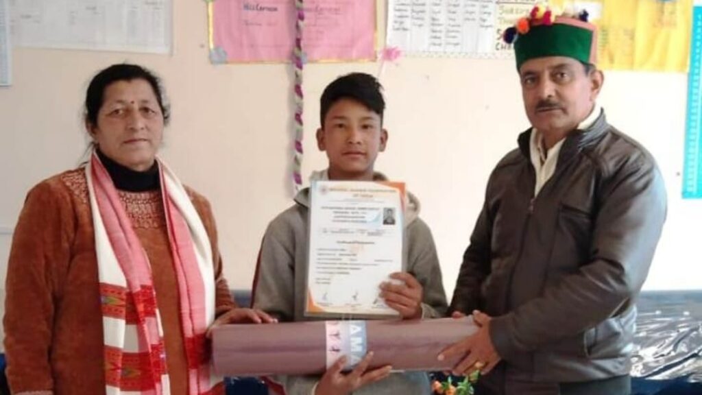 Chiyoga student Viraj performed best in the National Yoga Competition HIMACHAL HEADLINES