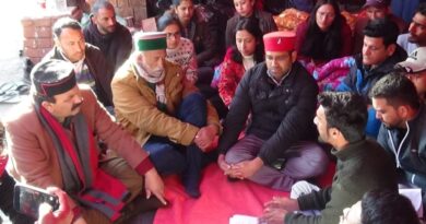 A delegation of CPI(M) met the JOA IT agitators at Chauda Maidan, Shimla HIMACHAL HEADLINES