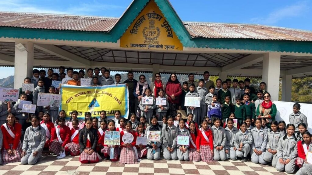 Police personnel gave tips to Junga school children about road safety Police personnel gave tips to Junga school children about road safety HIMACHAL HEADLINES