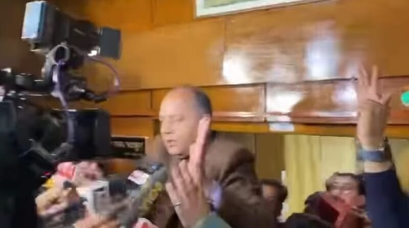 Himachal Assembly witnesses high voltage drama as suspended MLA refuse to vacate the house HIMACHAL HEADLINES