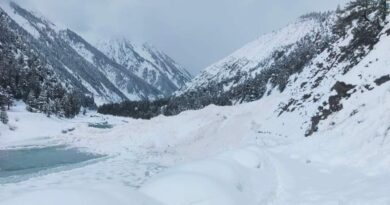 Snow and Rain disrupts life in Himachal, Rohtang Kalpa and Chitkul receive around 5 feet of snowfall HIMACHAL HEADLINES