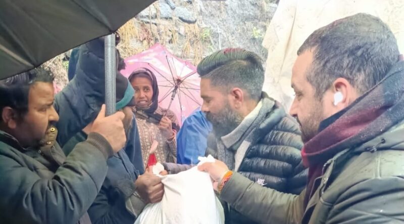 Abhivibha Social Organization distributed blankets and clothes to 90 families in leprosy patient colony Abhivibha Social Organization distributed blankets and clothes to 90 families in leprosy patient colony HIMACHAL HEADLINES