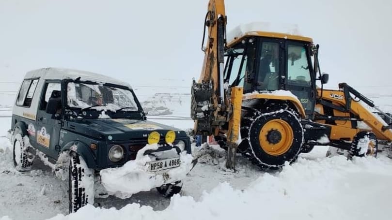 409 major roads & National Highway 5 still affected by snow & avalanches in Himachal 409 major roads & National Highway 5 still affected by snow & avalanches in Himachal HIMACHAL HEADLINES