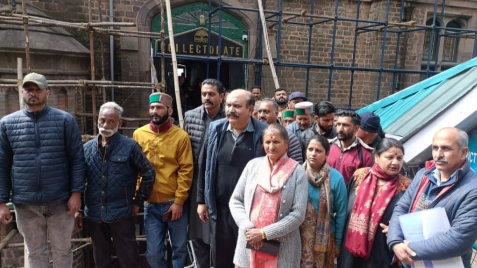 Resident of Pujarli gram panchayat opposed inclusion of panchayat in MC Shimla Resident of Pujarli gram panchayat opposed inclusion of panchayat in MC Shimla HIMACHAL HEADLINES