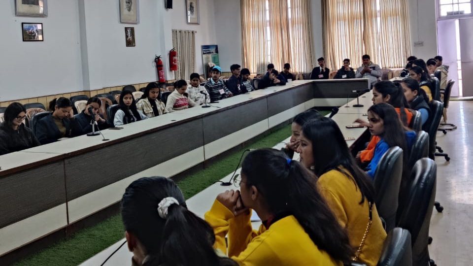 A seminar on women empowerment organized by SFI Sanjauli HIMACHAL HEADLINES