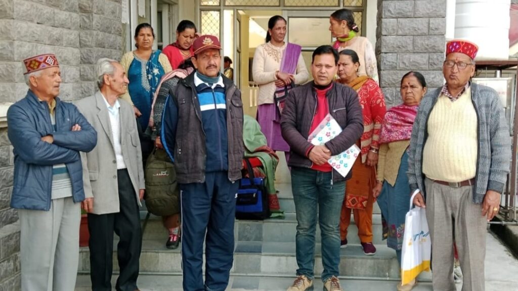 Himachal Kisan Sabha met SDM Joginder regarding the pending demands of local people HIMACHAL HEADLINES