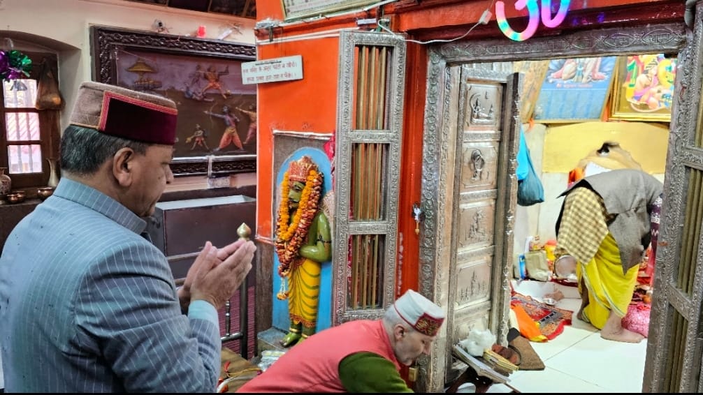 Dr. Bindal offered his obeisance at the famous Jakhu temple of Shimla today HIMACHAL HEADLINES
