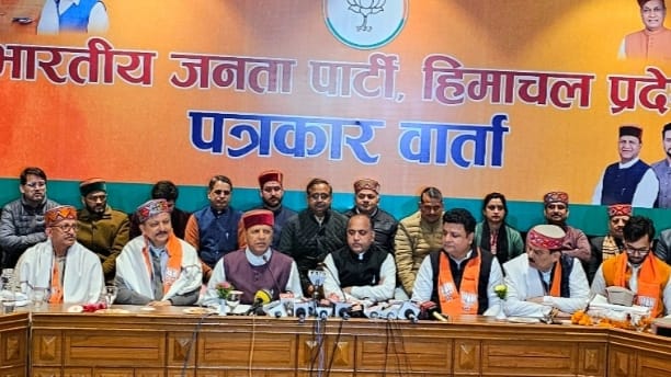 9 MLAs warmly welcomed by BJP on reaching Shimla HIMACHAL HEADLINES