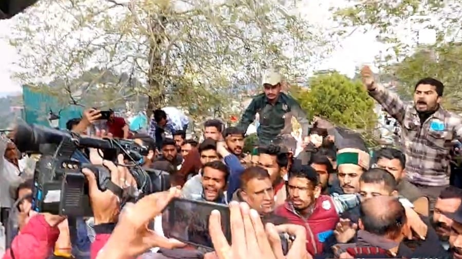 NSUI protests against disqualified MLA Ravi Thakur NSUI protests against disqualified MLA Ravi Thakur HIMACHAL HEADLINES
