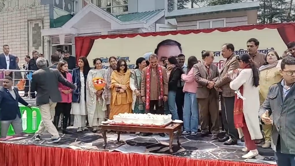 A crowd gathered to wish the Chief Minister Sukhwinder Singh Sukhu on his birthday HIMACHAL HEADLINES