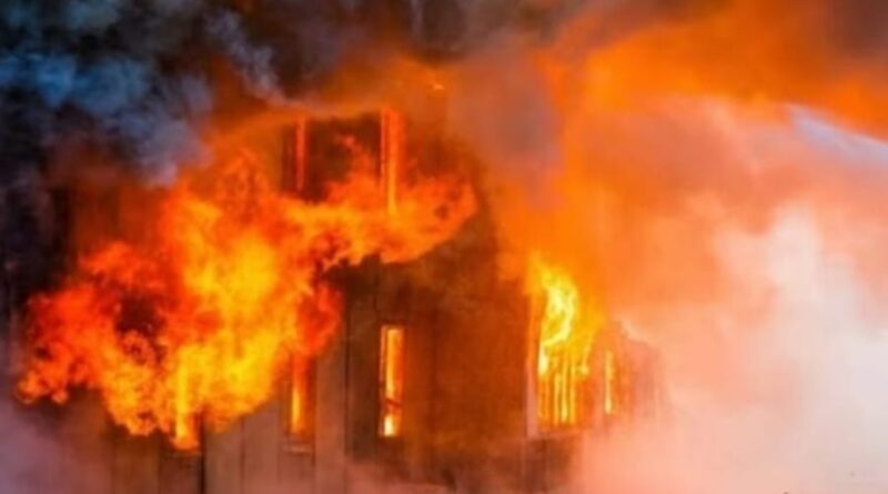 A major fire broke out in a wooden craving house in Kumarsain Shimla HIMACHAL HEADLINES