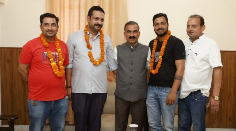 BJP-supported BDC member Manjeet joins Congress HIMACHAL HEADLINES