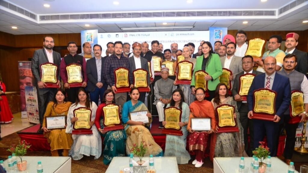 Governor Shiv Pratap Shukla honored High Flyers of Himachal HIMACHAL HEADLINES
