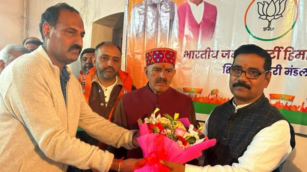 BJP Organization General Secretary Siddharthan gives election tips to workers BJP Organization General Secretary Siddharthan gives election tips to workers HIMACHAL HEADLINES