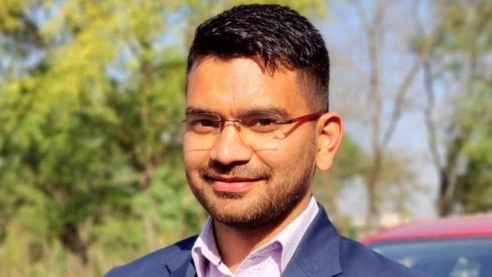 DC Shimla Anupam Kashyap congratulated BDO Tutu Anmol on passing the UPSC exam DC Shimla Anupam Kashyap congratulated BDO Tutu Anmol on passing the UPSC exam HIMACHAL HEADLINES