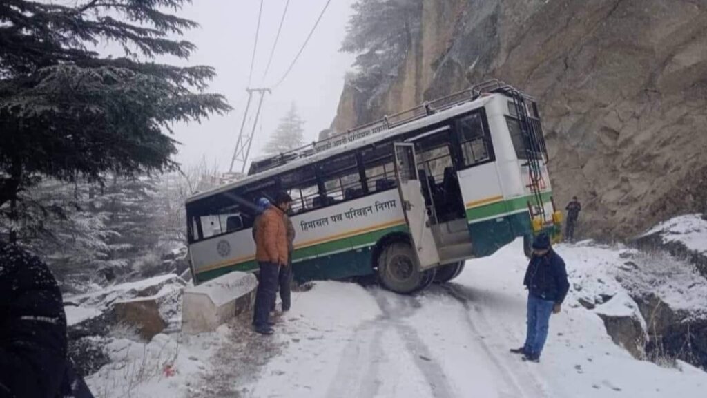 Himachal braces for severe weather: IMD issues warnings for thunder storm and hailstorms HIMACHAL HEADLINES