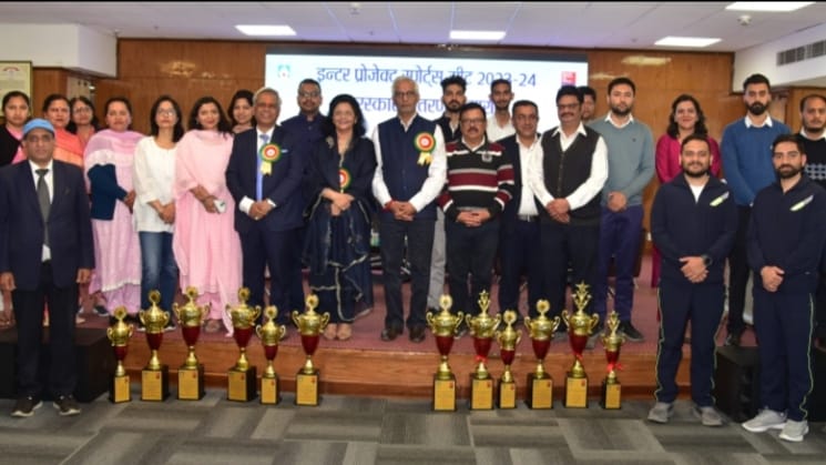 Geeta Kapur, felicitated the winners of SJVN’s Inter-Projects Sports Meet 2023-24 HIMACHAL HEADLINES