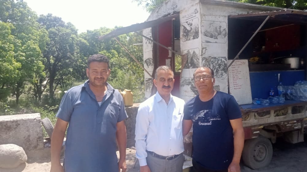 Sukhu has not forgotten the taste of food cooked by Rajiv Sharma on Kangra Bypass HIMACHAL HEADLINES