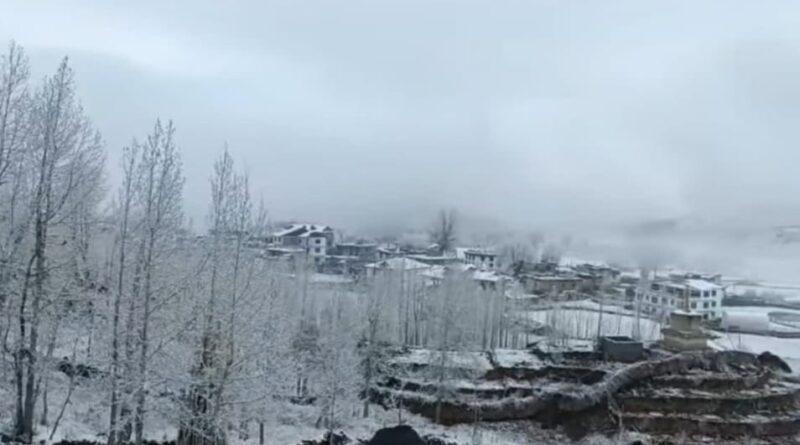 Himalayan Highways Halted: Snowfall and Landslides Paralyze Lahaul Spiti HIMACHAL HEADLINES