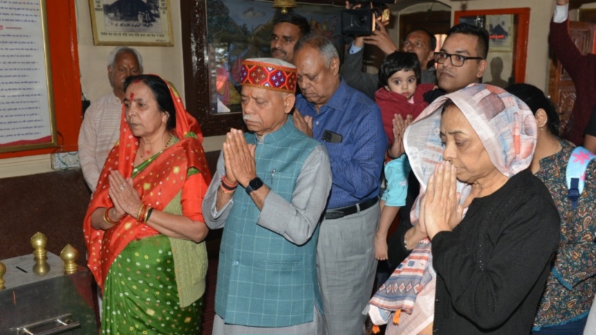 Governor Shukla offered prayers at Jakhu temple on Ram Navami Governor Shukla offered prayers at Jakhu temple on Ram Navami HIMACHAL HEADLINES