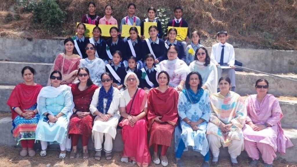 Students who achieved excellent positions in board exams were honored in Junga Students who achieved excellent positions in board exams were honored in Junga HIMACHAL HEADLINES