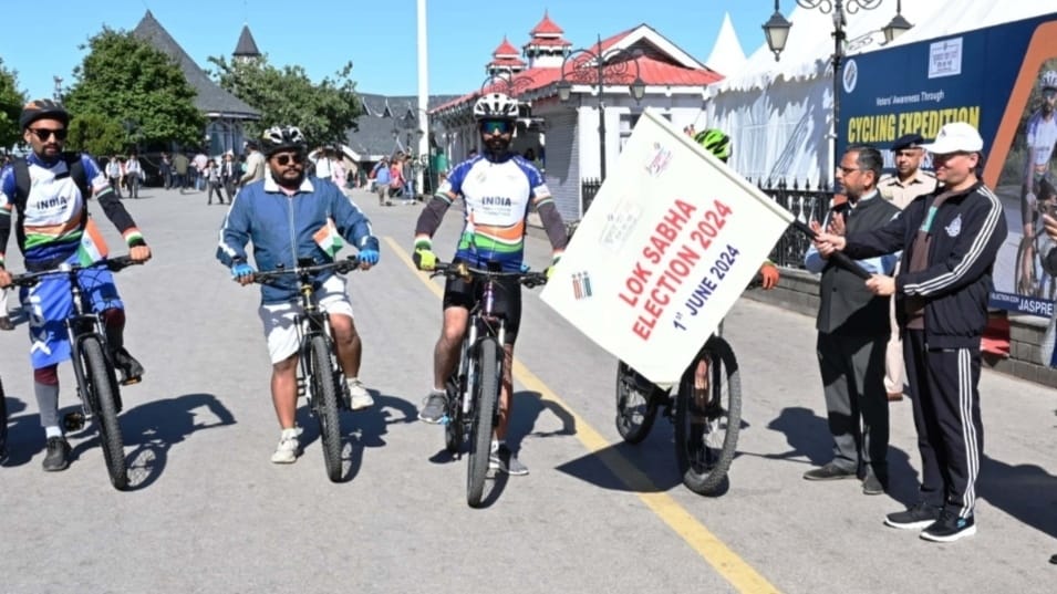 Chief Electoral Officer flags off cycling expedition, which will cover 414 km in seven days Chief Electoral Officer flags off cycling expedition, which will cover 414 km in seven days HIMACHAL HEADLINES