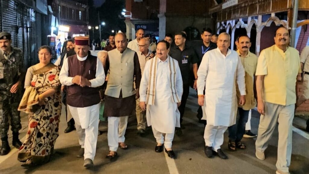 BJP National President Nadda strolling on the Mall road HIMACHAL HEADLINES