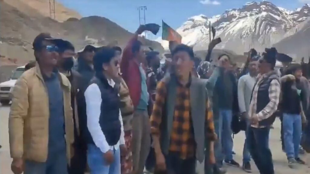 Protests in Spiti Valley Against Bollywood Actress Kangana Ranaut Protests in Spiti Valley Against Bollywood Actress Kangana Ranaut HIMACHAL HEADLINES