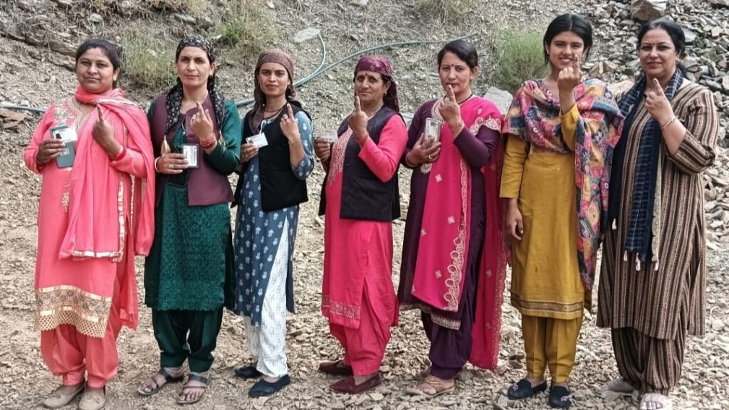 Women participated in large numbers in voting HIMACHAL HEADLINES