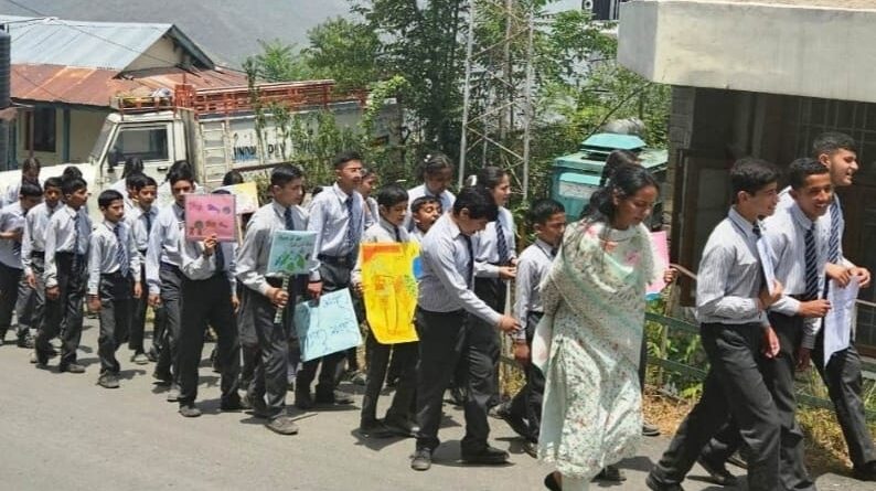 The children of Truhigh School gave the message of environment by taking out a rally HIMACHAL HEADLINES