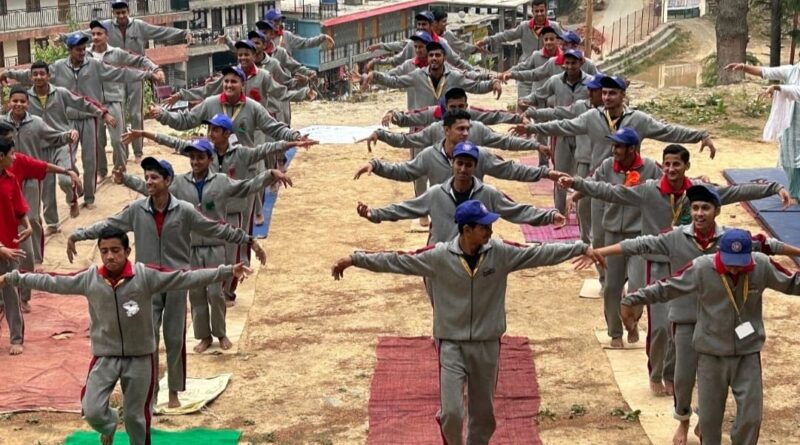Yoga day was celebrated in Chiyog school HIMACHAL HEADLINES