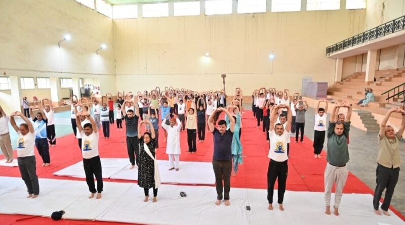 Yoga Day Celebrated at Nauni HIMACHAL HEADLINES