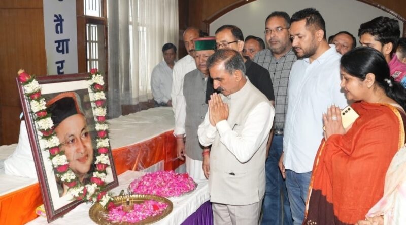 CM Sukhu pays floral tribute to former CM Virbhadra Singh on his birth anniversary HIMACHAL HEADLINES