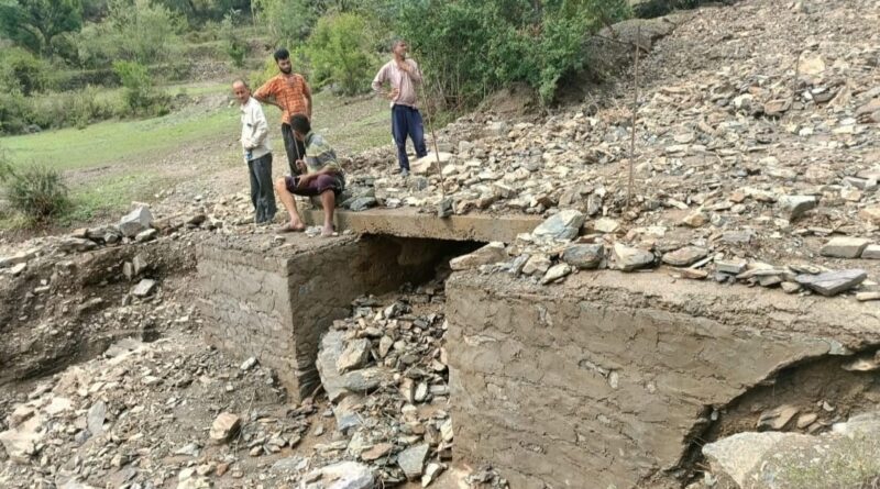 Heavy rain caused a flood in Thund Nala, people suffered heavy losses HIMACHAL HEADLINES