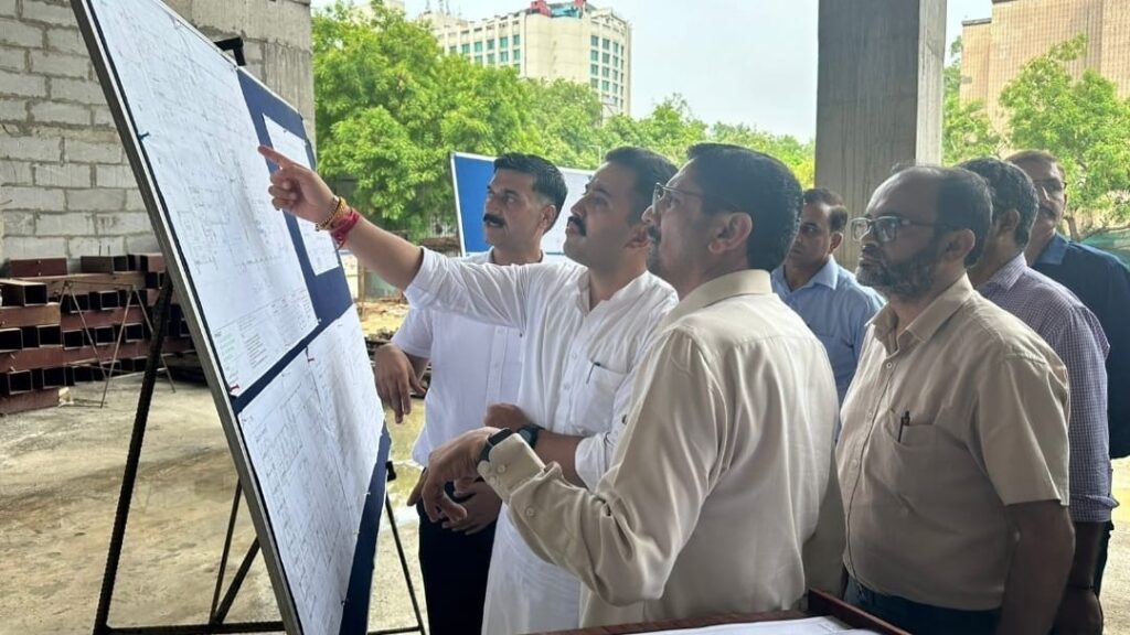 Vikramaditya Singh visited the construction site of Himachal Niketan at Dwarka Vikramaditya Singh visited the construction site of Himachal Niketan at Dwarka HIMACHAL HEADLINES