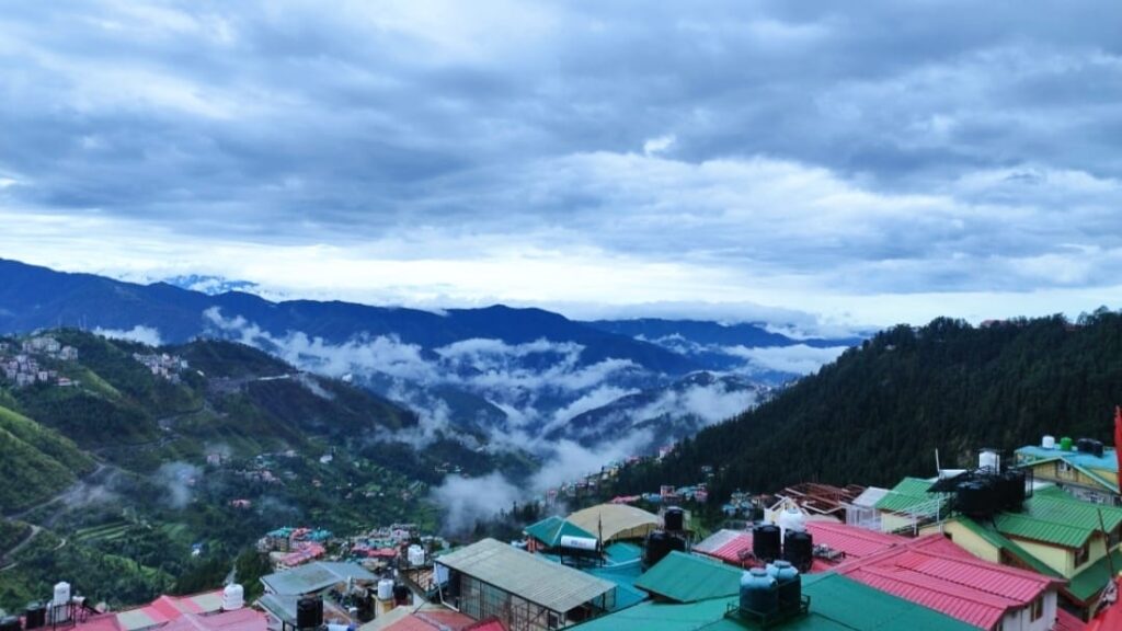 Yellow Alert Issued for Heavy Rain and Strong Winds in Himachal Pradesh HIMACHAL HEADLINES