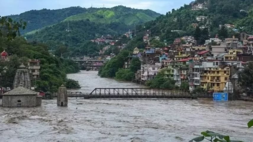 Heavy Monsoon rains cause flash floods in Himachal HIMACHAL HEADLINES