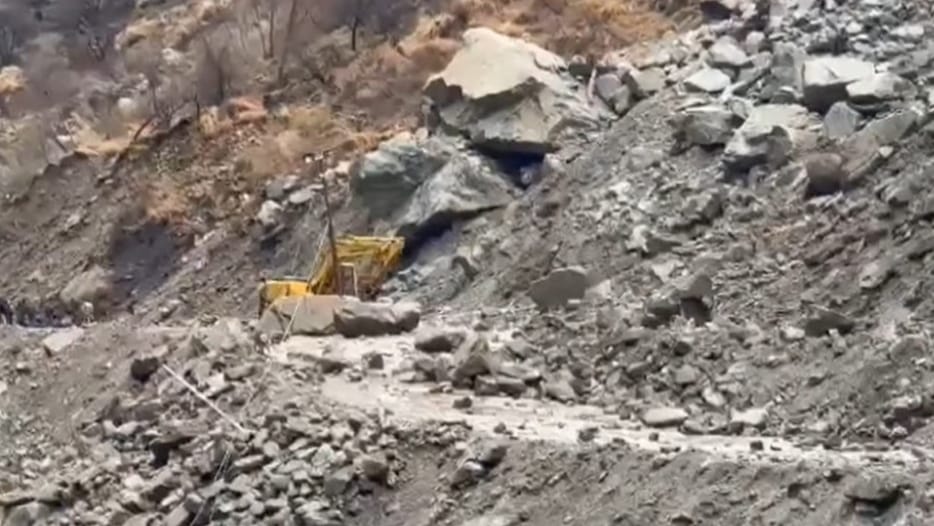 NH-5 Night Traffic Closed Due to Landslide Danger at Nigulsari HIMACHAL HEADLINES