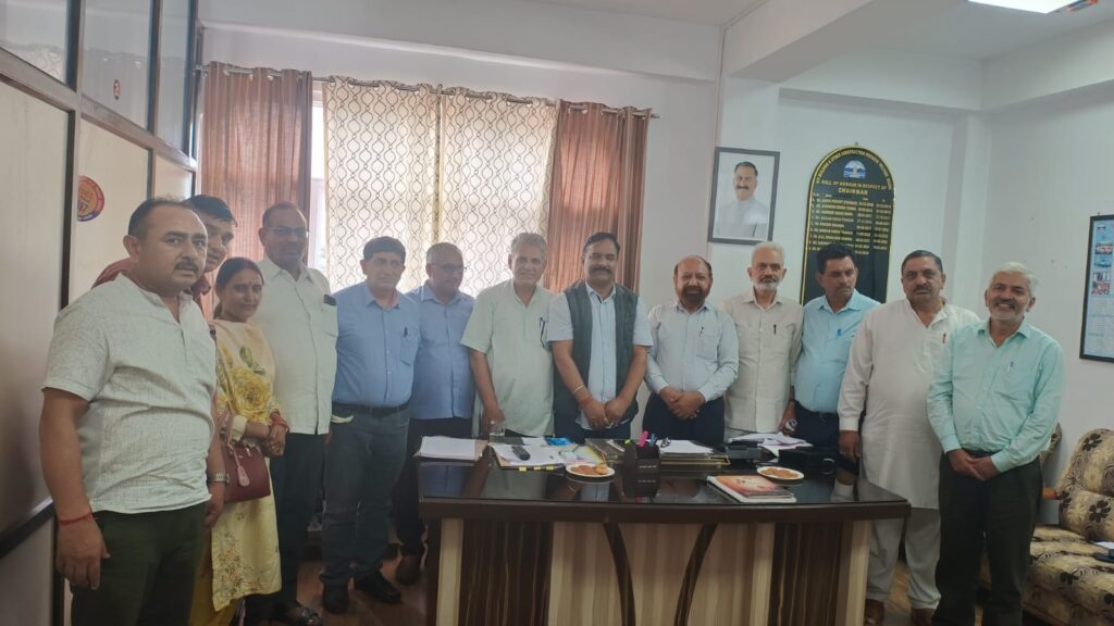 Trade unions submitted a 15-point memorandum of demands to the Chairman of the Labor Welfare Board Trade unions submitted a 15-point memorandum of demands to the Chairman of the Labor Welfare Board HIMACHAL HEADLINES