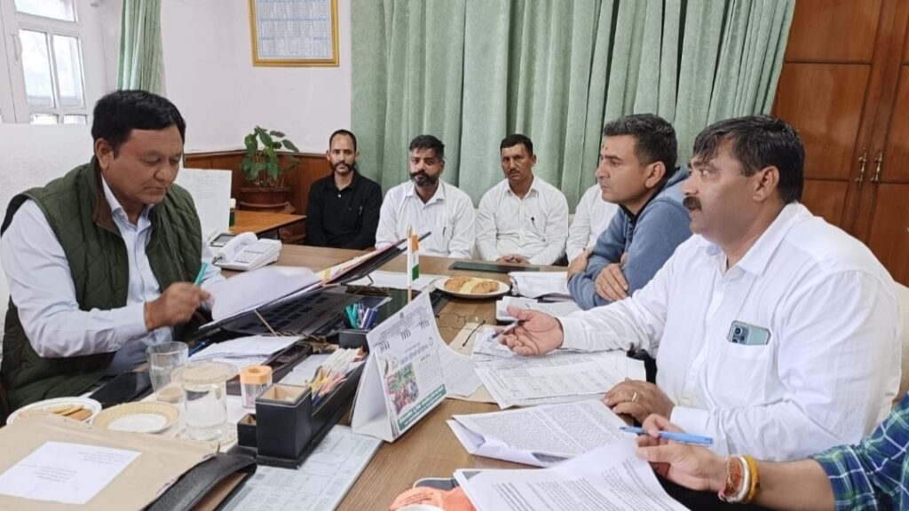 Jagat Singh Negi presides over Joint Village Revenue Officers Association meeting Jagat Singh Negi presides over Joint Village Revenue Officers Association meeting HIMACHAL HEADLINES