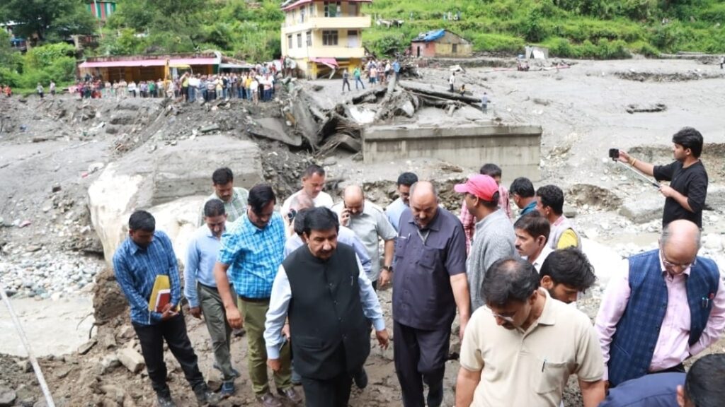 Mukesh Agnihotri visits Baagi-Pul and met disaster affected HIMACHAL HEADLINES
