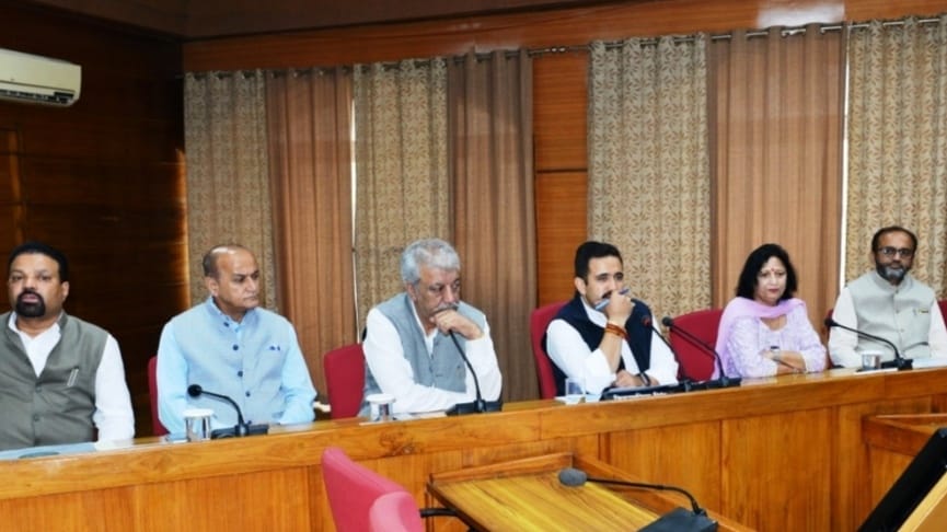 Vikramaditya instructs to remove wire-mesh within MC area Vikramaditya instructs to remove wire-mesh within MC area HIMACHAL HEADLINES