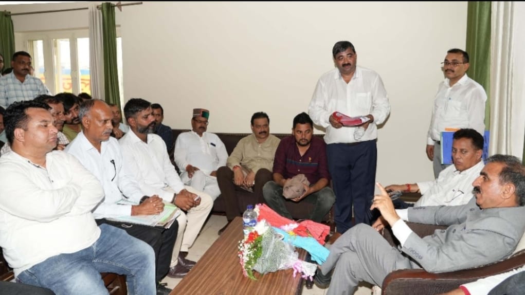 Patwari, Kanungo agree to return to work after meeting Chief Minister HIMACHAL HEADLINES